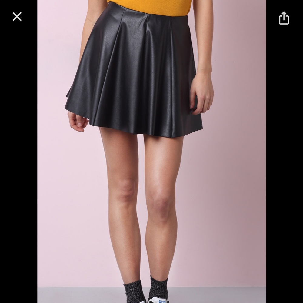 ❌SOLD❌Italian Brand Subdued Vegan Leather Pleated Skirt